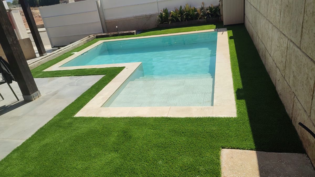 Césped artificial instalado para un cliente de Terraza y Jardín