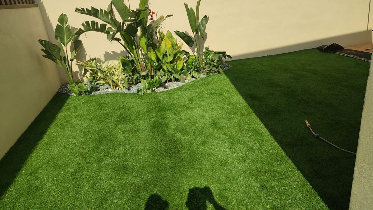 Césped artificial instalado para un cliente de Terraza y Jardín