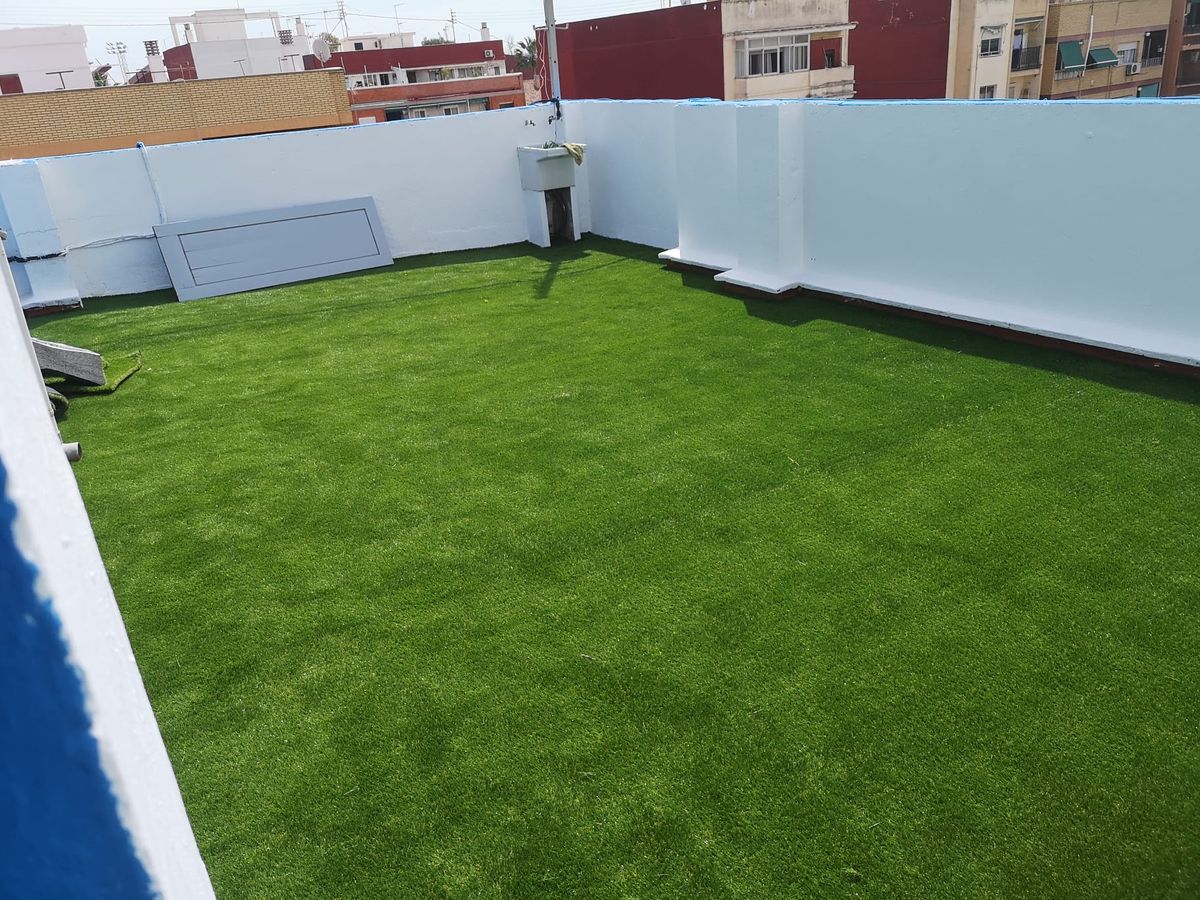 Césped artificial instalado para un cliente de Terraza y Jardín
