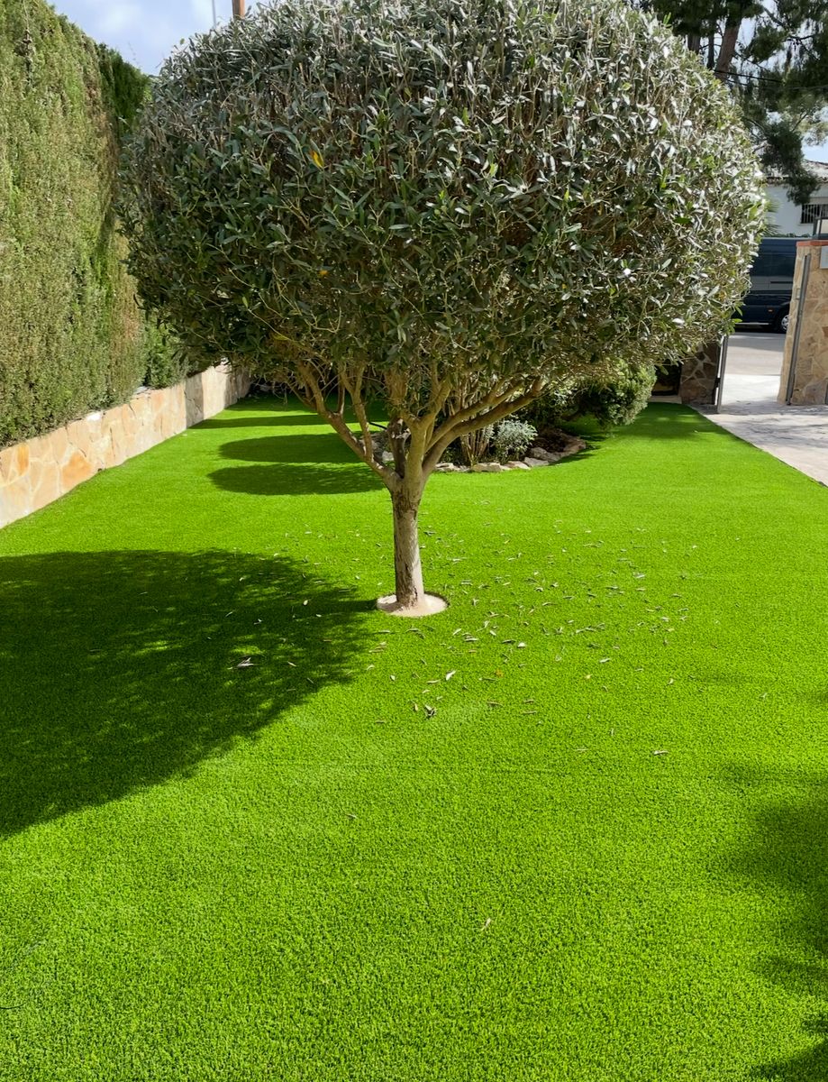 Césped artificial instalado para un cliente de Terraza y Jardín